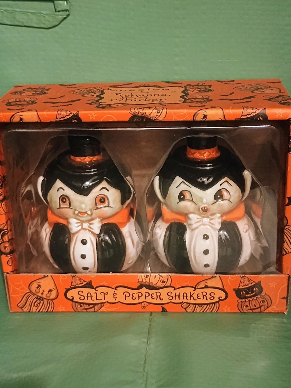 JP Halloween Vampire Salt & Pepper Shaker Set - Orange and Black